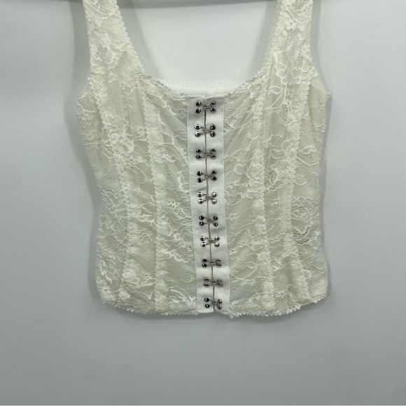 Princess Polly Lauder Lace Top Ivory hook Sz 2 - Picture 2 of 9